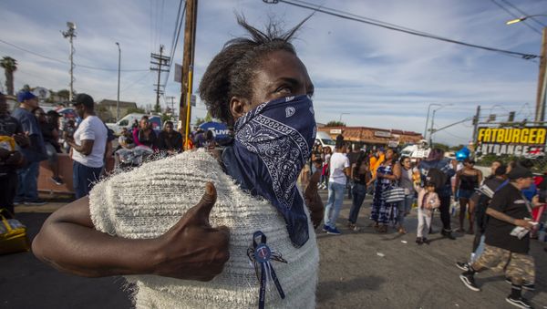 People gather to mourn for rapper Nipsey Hussle, 33, on April 1, 2019 in Los Angeles, California - Sputnik International
