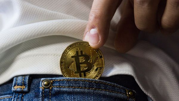 Pocketing a bitcoin - Sputnik International