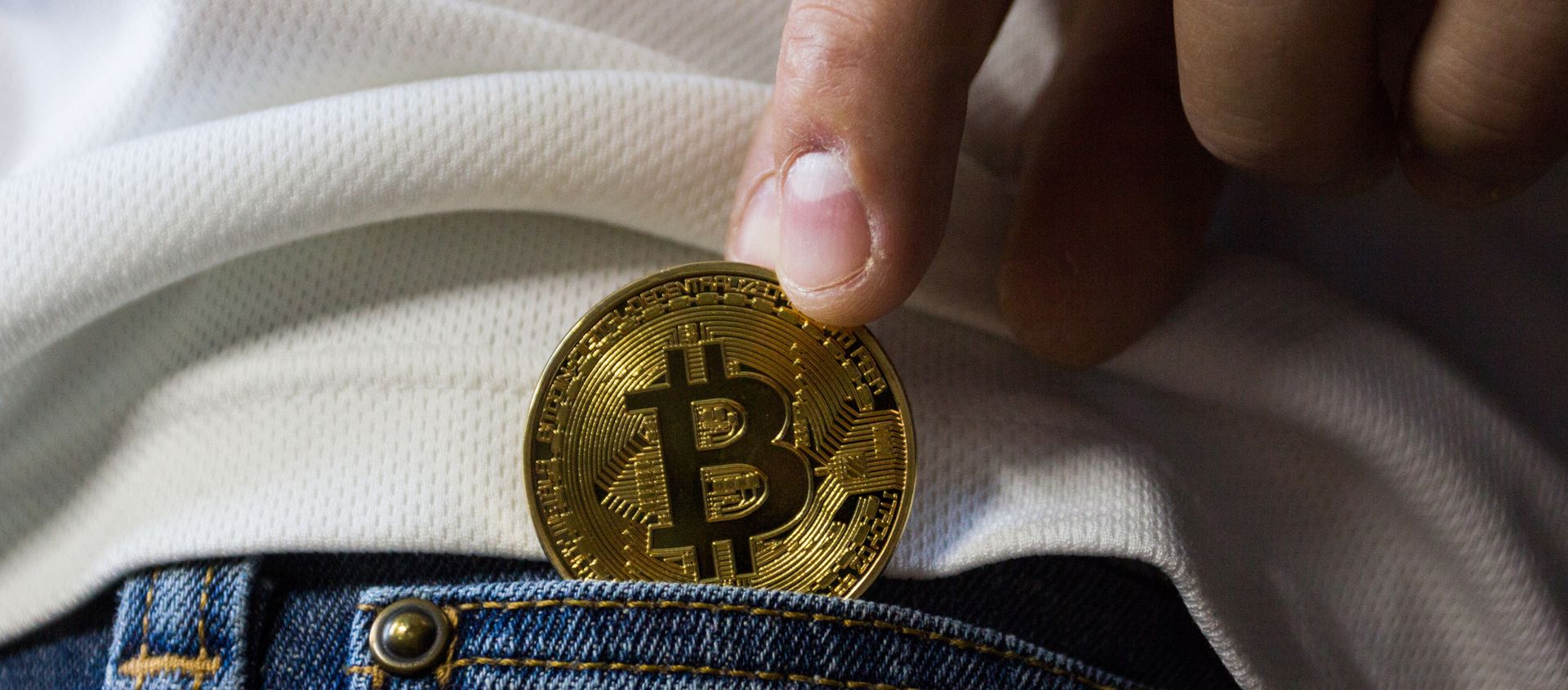 Pocketing a bitcoin - Sputnik International, 1920, 23.02.2021
