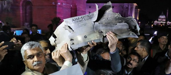 Indian Air Force officials display a wreckage of AMRAAM air-to-air missile that they say was fired by Pakistan Air Force fighter jet during a strike over Kashmir on Wednesday, after speaking with the media in the lawns of India's Defence Ministry in New Delhi, India, February 28, 2019 Indian Air Force officials display a wreckage of AMRAAM air-to-air missile that they say was fired by Pakistan Air Force fighter jet during a strike over Kashmir on Wednesday, after speaking with the media in the lawns of India's Defence Ministry in New Delhi, India, February 28, 2019 - Sputnik International