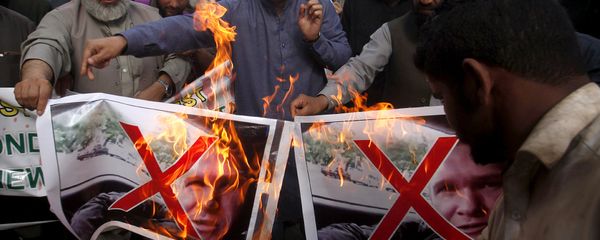 Pakistani traders burn pictures of Brenton Harrison Tarrant, one of the suspects in Christchurch mosques shooting during a demonstration to condemn mosque attack, in Peshawar, Pakistan, Saturday, March 16, 2019 Pakistani traders burn pictures of Brenton Harrison Tarrant, one of the suspects in Christchurch mosques shooting during a demonstration to condemn mosque attack, in Peshawar, Pakistan, Saturday, March 16, 2019 - Sputnik International