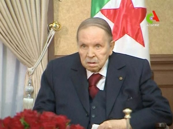 FILE PHOTO: Algeria's President Abdelaziz Bouteflika looks on during a meeting with army Chief of Staff Lieutenant General Gaid Salah in Algiers, Algeria, in this handout still image taken from a TV footage released on March 11, 2019. - Sputnik International