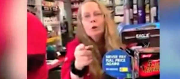 Gas Station Employee Verbally Abuses US Citizen for Speaking Spanish Gas Station Employee Verbally Abuses US Citizen for Speaking Spanish - Sputnik International