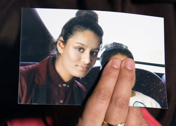 FILE PHOTO: Renu Begum, sister of teenage British girl Shamima Begum, holds a photo of her sister as she makes an appeal for her to return home at Scotland Yard, in London, Britain February 22, 2015. FILE PHOTO: Renu Begum, sister of teenage British girl Shamima Begum, holds a photo of her sister as she makes an appeal for her to return home at Scotland Yard, in London, Britain February 22, 2015. - Sputnik International