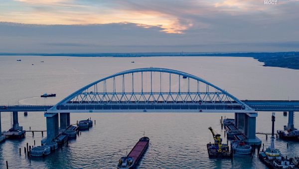 The fairway section of Crimean Bridge was secured against collision with vessels - Sputnik International