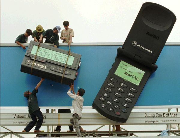 Advantages of Being Mobile: 40 Years of Cell Phone Technology Advantages of Being Mobile: 40 Years of Cell Phone Technology - Sputnik International