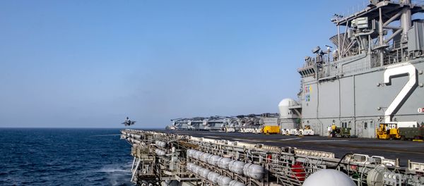 An F-35B Lightning II with Marine Fighter Attack Squadron 211, 13th Marine Expeditionary Unit (MEU), launches from the flight deck of Wasp-class amphibious assault ship - Sputnik International