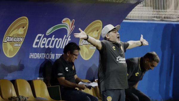 Diego Maradona, head coach of Dorados de Sinaloa soccer team, shouts from the sidelines of a second-tier national league soccer match against Cafetaleros, his first game as coach for Dorados in Culiacan, Mexico, Monday, Sept. 17, 2018 - Sputnik International
