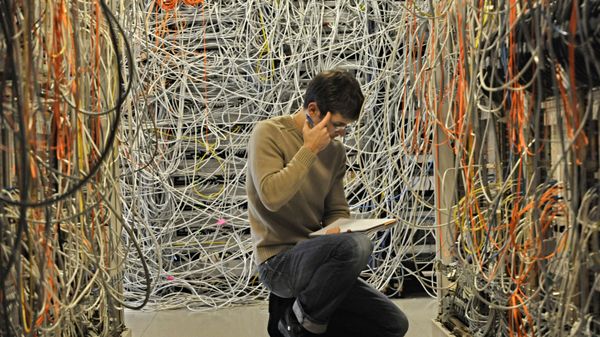 engineer checks network telecommunication cables engineer checks network telecommunication cables - Sputnik International
