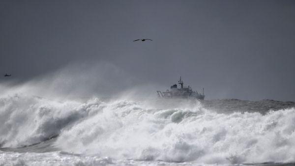 a ship navigates a rough ocean - Sputnik International