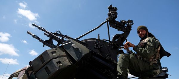 A member of Libyan National Army (LNA), commanded by Khalifa Haftar, is seen as he heads out of Benghazi to reinforce the troops advancing to Tripoli, in Benghazi, Libya April 7, 2019 - Sputnik International