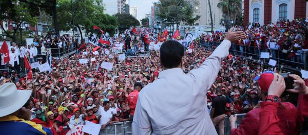 Venezuela's President Nicolas Maduro waves to supporters during a rally in support of the government in Caracas, Venezuela April 6, 2019. - Sputnik International