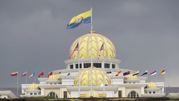 Flags fly at the Malaysia National Palace in Kuala Lumpur, Malaysia, Thursday, Jan. 24, 2019. - Sputnik International
