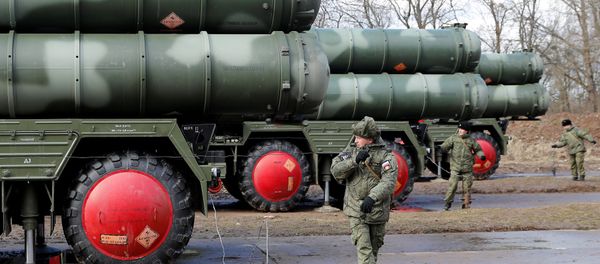 Russian servicemen stand next to a new S-400 Triumph surface-to-air missile system after its deployment at a military base outside the town of Gvardeysk near Kaliningrad, Russia March 11, 2019 Russian servicemen stand next to a new S-400 Triumph surface-to-air missile system after its deployment at a military base outside the town of Gvardeysk near Kaliningrad, Russia March 11, 2019 - Sputnik International