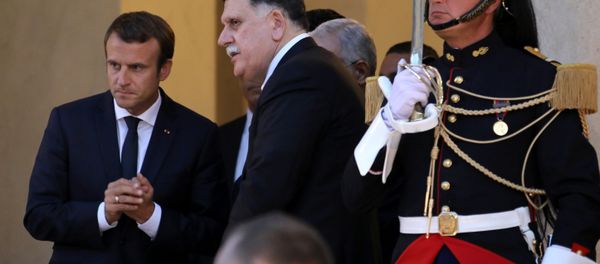 French President Emmanuel Macron (L) gestures as he speaks with the head of the Libyan unity government Fayez al-Sarraj (C) following a meeting with EU and African leaders to discuss how to ease the European Union's migrant crisis, at The Elysee Palace in Paris on August 28, 2017 - Sputnik International