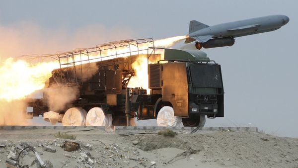 Учения с запуском ракеты класса земля-море Saegheh в Иране  - Sputnik International