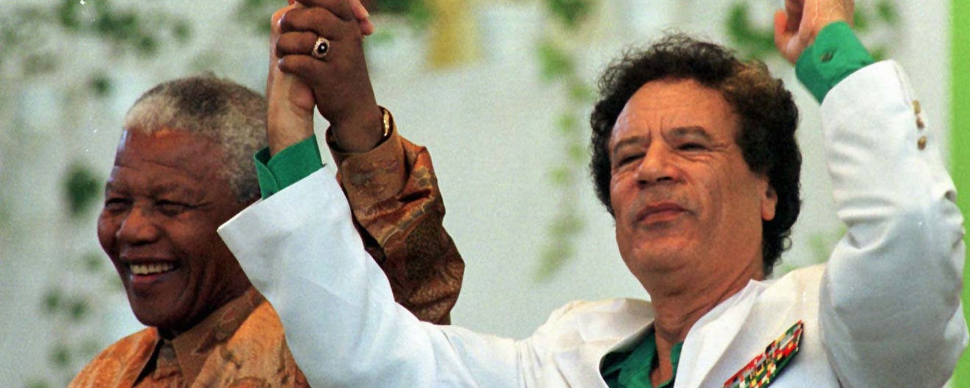 Muammar Gaddafi and Nelson Mandela, file photo. - Sputnik International, 1920, 21.10.2021