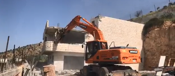 The Palestinian Zreina family is forced by the IDF to demolish their own family home in Bin Ouna, West Bank The Palestinian Zreina family is forced by the IDF to demolish their own family home in Bin Ouna, West Bank - Sputnik International