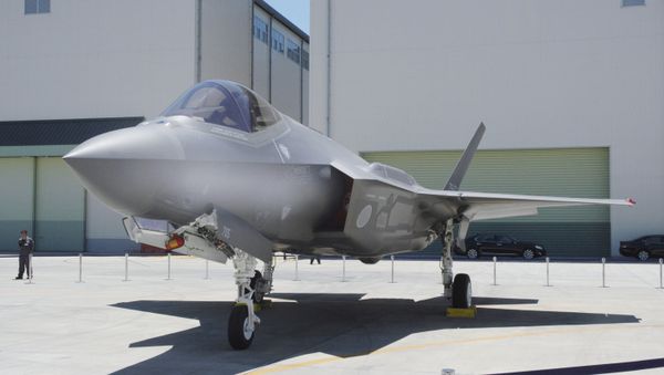 A Japan Air Self-Defense Force's F-35A stealth fighter jet, which Kyodo says is the same plane that crashed during an exercise on April 9, 2019, is seen at the Mitsubishi Heavy Industries Komaki Minami factory in Toyoyama, Aichi Prefecture, Japan, in this photo taken by Kyodo June 2017 - Sputnik International