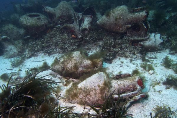 In this photo taken on Sunday, April 7, 2019, ancient amphoras lie at the bottom of the sea from a 5th Century B.C. shipwreck, the first ancient shipwreck to be opened to the public in Greece, including to recreational divers who will be able to visit the wreck itself, near the coast of Peristera, Greece.  - Sputnik International