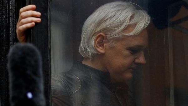 WikiLeaks founder Julian Assange is seen on the balcony of the Ecuadorian Embassy in London, Britain, May 19, 2017 WikiLeaks founder Julian Assange is seen on the balcony of the Ecuadorian Embassy in London, Britain, May 19, 2017 - Sputnik International