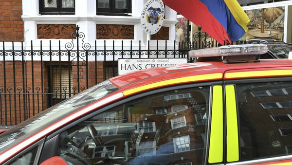A police car parked outside the Ecuadorian Embassy in London, after WikiLeaks founder Julian Assange was arrested by officers from the Metropolitan Police and taken into custody Thursday April 11, 2019 A police car parked outside the Ecuadorian Embassy in London, after WikiLeaks founder Julian Assange was arrested by officers from the Metropolitan Police and taken into custody Thursday April 11, 2019 - Sputnik International