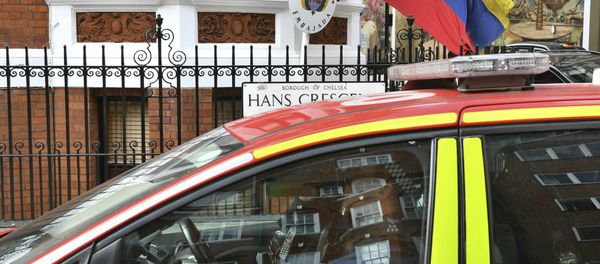 A police car parked outside the Ecuadorian Embassy in London, after WikiLeaks founder Julian Assange was arrested by officers from the Metropolitan Police and taken into custody Thursday April 11, 2019 A police car parked outside the Ecuadorian Embassy in London, after WikiLeaks founder Julian Assange was arrested by officers from the Metropolitan Police and taken into custody Thursday April 11, 2019 - Sputnik International
