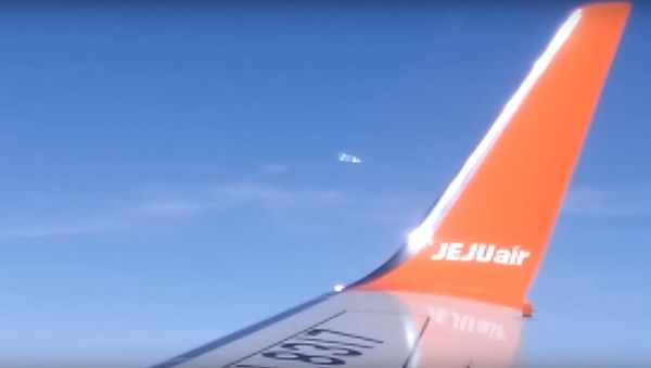 UFO riddle as mysterious 'plane' splits into six and vanishes UFO riddle as mysterious 'plane' splits into six and vanishes - Sputnik International