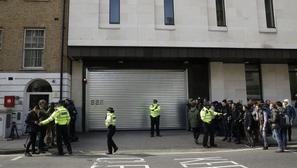 Police clear the way of waiting media outside Westminster magistrates court in London, Thursday, April 11, 2019 Police clear the way of waiting media outside Westminster magistrates court in London, Thursday, April 11, 2019 - Sputnik International