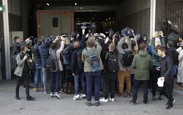 Media waiting for the arrival of WikiLeaks founder Julian Assange swarm around a car that arrives at Westminster magistrates court in London, Thursday, April 11, 2019 Media waiting for the arrival of WikiLeaks founder Julian Assange swarm around a car that arrives at Westminster magistrates court in London, Thursday, April 11, 2019 - Sputnik International