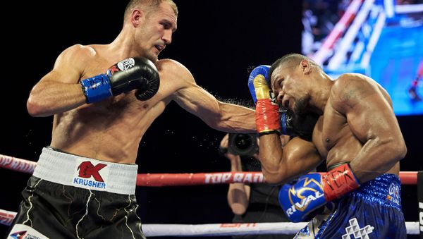 Sergei Kovalev (left) won a rematch against Colombia's Eleider Alvarez (right) in February to regain the WBO title - Sputnik International