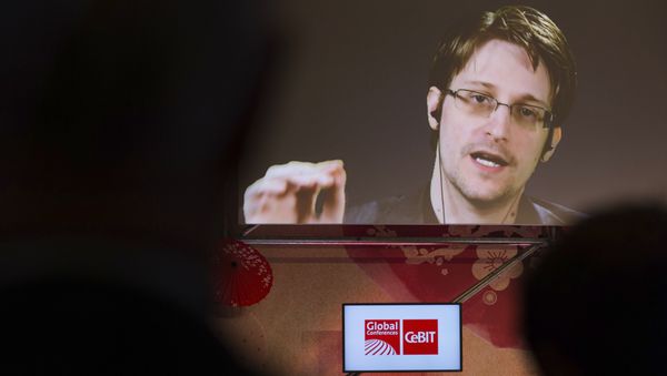 Edward Snowden, a former CIA worker before turning whistleblower, speaks via satellite at the IT fair CeBIT in Hanover, Germany, Tuesday March 21, 2017 - Sputnik International