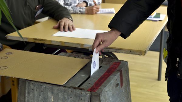 A voter casts his vote at Mantsala town hall during the Finnish parliamentary elections, in Mantsala, Finland April 14, 2019. - Sputnik International