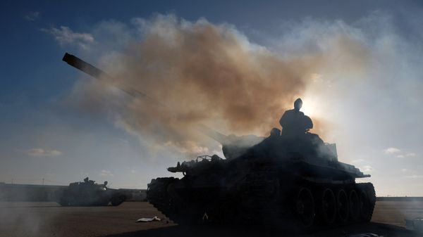 Members of Libyan National Army (LNA) commanded by Khalifa Haftar, get ready before heading out of Benghazi to reinforce the troops advancing to Tripoli, in Benghazi, Libya April 13, 2019 - Sputnik International