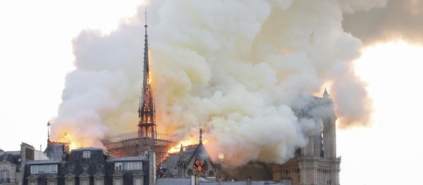 Smoke and flames rise during a fire at the landmark Notre-Dame Cathedral in central Paris on April 15, 2019, potentially involving renovation works being carried out at the site, the fire service said. - Sputnik International