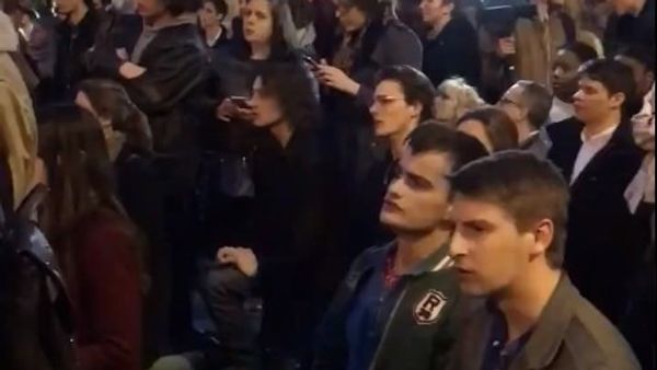 Parisians singing near burning Notre Dame Cathedral in Paris. Parisians singing near burning Notre Dame Cathedral in Paris. - Sputnik International