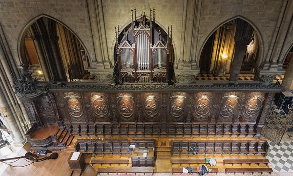  Notre Dame de Paris: the stalls designed by Robert de Cotte (18th-century) and the choir organ seen from the gallery. - Sputnik International