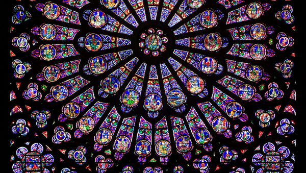The north rose window of the Cathédrale Notre-Dame de Paris, an example of Rayonnant architecture, and the row of figures in stained glass below. - Sputnik International
