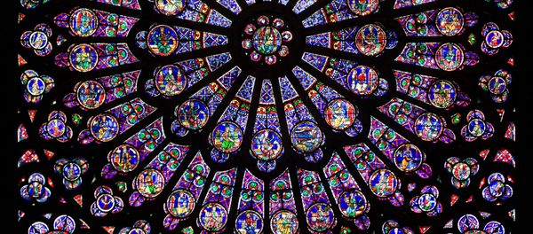 The north rose window of the Cathédrale Notre-Dame de Paris, an example of Rayonnant architecture, and the row of figures in stained glass below. - Sputnik International