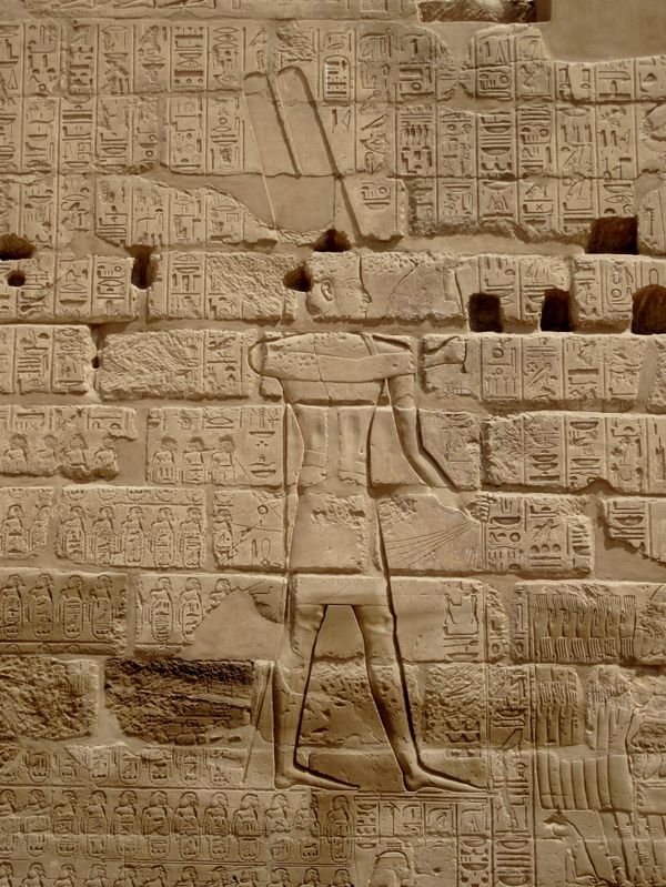  The Relief of Shoshenq I's campaign list at the southern exterior walls of the temple of Karnak, north of Luxor, Egypt - Sputnik International