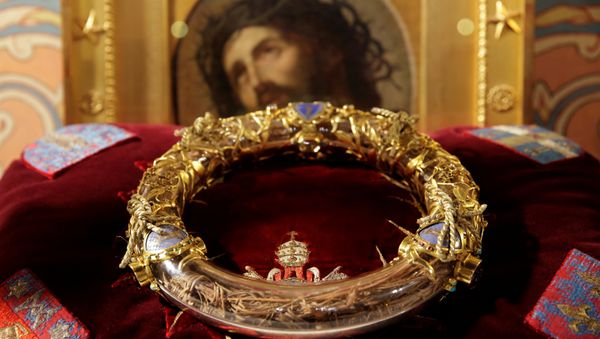 The Holy Crown of Thorns is displayed during a ceremony at Notre Dame Cathedral in Paris (File) The Holy Crown of Thorns is displayed during a ceremony at Notre Dame Cathedral in Paris (File) - Sputnik International