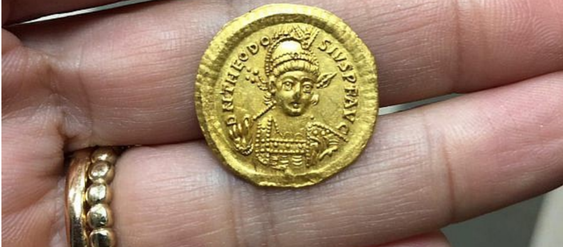 1,600-Year-Old Coin Unearthed by Students in Northern Israel - Sputnik International, 1920, 16.04.2019