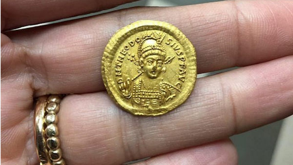 1,600-Year-Old Coin Unearthed by Students in Northern Israel - Sputnik International