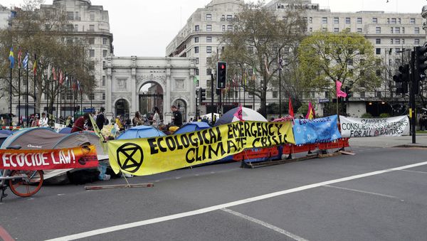 The road is blocked by demonstrators during a climate protest at Marble Arch in London, Tuesday, April 16, 2019 The road is blocked by demonstrators during a climate protest at Marble Arch in London, Tuesday, April 16, 2019 - Sputnik International