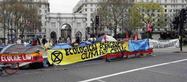 The road is blocked by demonstrators during a climate protest at Marble Arch in London, Tuesday, April 16, 2019 - Sputnik International