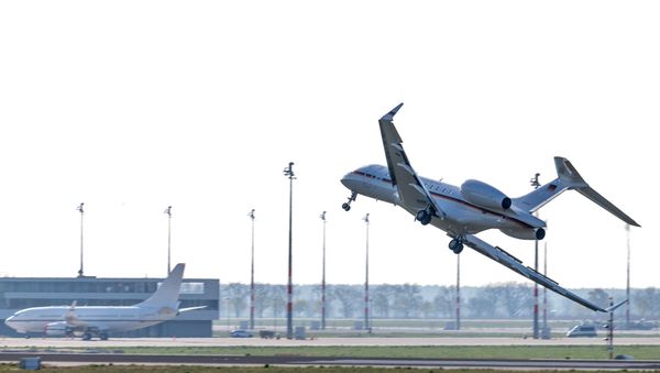 A Global 5000 jet of the government has problems landing at Schoenefeld Airport in Berlin, on April 16, 2019. Following a malfunction shortly after take-off, the aircraft turned back to Berlin-Schoenefeld Airport with major problems. A Global 5000 jet of the government has problems landing at Schoenefeld Airport in Berlin, on April 16, 2019. Following a malfunction shortly after take-off, the aircraft turned back to Berlin-Schoenefeld Airport with major problems. - Sputnik International