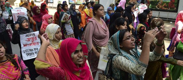 Bangladeshi students shout slogans during a protest to demand the arrest of the killers of college student Sohagi Jahan Tonu in Dhaka on March 30, 2016 Tonu was sexually assaulted and murdered on March 20 in Comilla some 120kms from Dhaka while returning home from her part-time job as a private tutor Bangladeshi students shout slogans during a protest to demand the arrest of the killers of college student Sohagi Jahan Tonu in Dhaka on March 30, 2016 Tonu was sexually assaulted and murdered on March 20 in Comilla some 120kms from Dhaka while returning home from her part-time job as a private tutor - Sputnik International