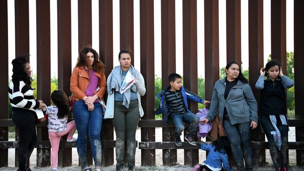 Central American migrants turn themselves in to U.S. Border Patrol as they seek asylum after illegally crossing the Rio Grande near Penitas, Texas, U.S., April 6, 2019 Central American migrants turn themselves in to U.S. Border Patrol as they seek asylum after illegally crossing the Rio Grande near Penitas, Texas, U.S., April 6, 2019 - Sputnik International