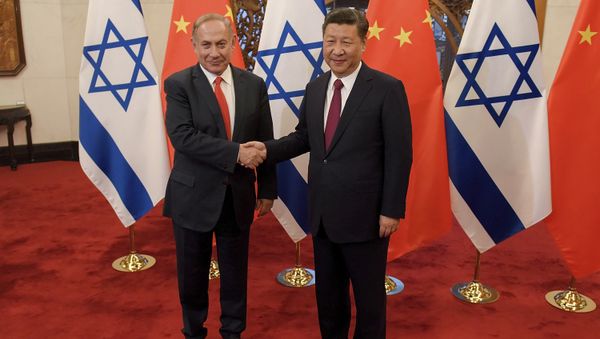 Israeli Prime Minister Benjamin Netanyahu, left, and Chinese President Xi Jinping pose for photographers ahead of their talks at Diaoyutai State Guesthouse Tuesday, March 21, 2017 in Beijing, China - Sputnik International