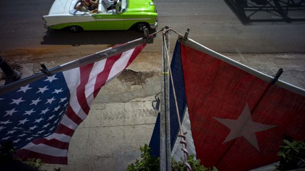 A U.S., and a Cuban national flag, hang from a balcony to mark the restored full diplomatic relations between Cuba and the Unites States, in Old Havana, Monday, July 20, 2015 - Sputnik International